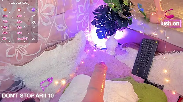 Snapshot of Arii_vega_ chatting on 10-08-25, 01:03 Arii vega online show from 10-08-25, 01:03