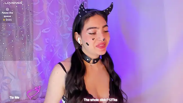 Snapshot of Arii_vega_ chatting on 10-31-25, 12:39 Arii vega online show from 10-31-25, 12:39