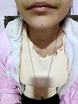 Snapshot of Bulbul_02 chatting on 02-15-25, 02:15 Bulbul 02 online show from 02-15-25, 02:15