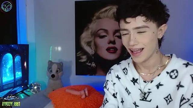 maxiy 001 online show from 09-30-25, 03:22