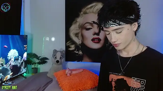 maxiy 001 online show from 11-20-25, 07:08