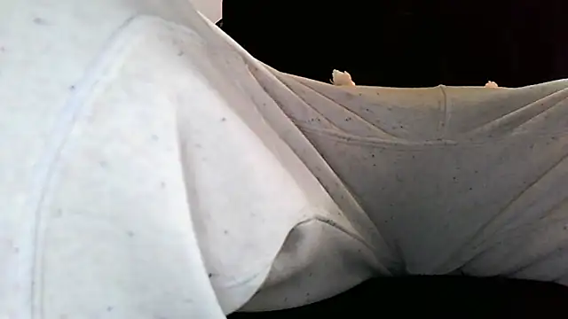 Snapshot of Bigone_uncut chatting on 04-15-26, 07:37 Bigone uncut online show from 04-15-26, 07:37