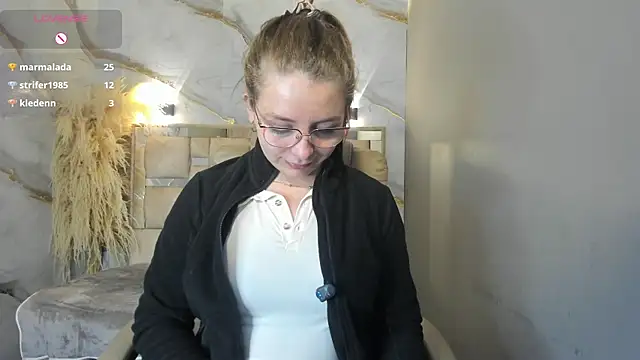 Snapshot of _isaabellaa chatting on 07-08-26, 12:42 isaabellaa online show from 07-08-26, 12:42
