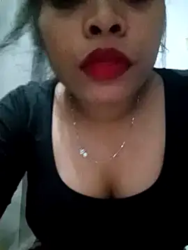 Snapshot of Queen_suman chatting on 12-23-24, 02:17 Queen suman online show from 12-23-24, 02:17