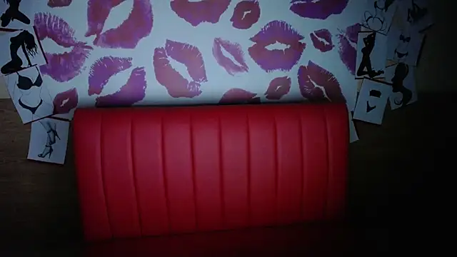 Snapshot of FreyaDak chatting on 11-15-25, 12:13 FreyaDak online show from 11-15-25, 12:13