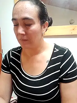 skayhot  online show from 10-27-25, 01:15