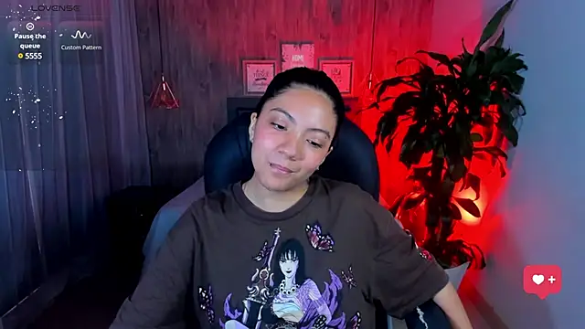 Snapshot of miichael_black chatting on 02-25-25, 01:17 miichael black online show from 02-25-25, 01:17