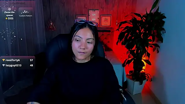 Snapshot of miichael_black chatting on 03-15-25, 04:54 miichael black online show from 03-15-25, 04:54