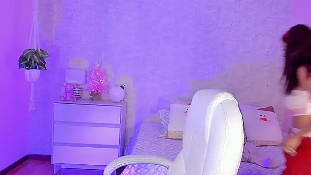 DahianaWalcott online show from 12-10-24, 04:38