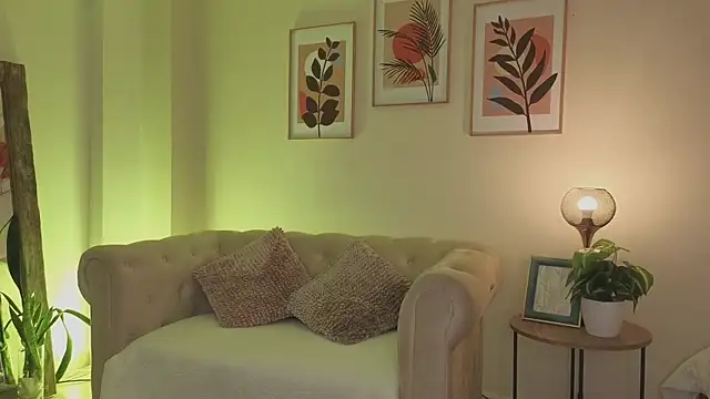 DahianaWalcott online show from 04-06-26, 06:42