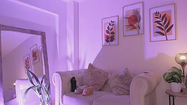 DahianaWalcott online show from 04-21-26, 04:12