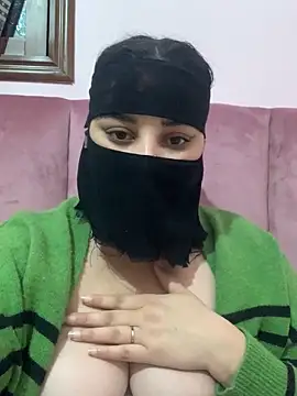 Snapshot of Miss-Soka chatting on 02-08-25, 06:43 Miss-Soka online show from 02-08-25, 06:43