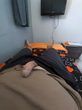 mfreitas005 online show from 11-18-25, 03:27