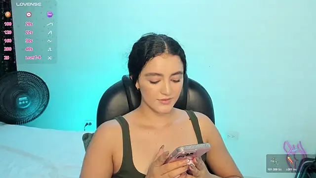 Snapshot of Adhara-zanne chatting on 06-19-26, 04:11 Adhara-zanne online show from 06-19-26, 04:11