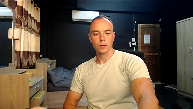 Snapshot of heilgarbest chatting on 03-23-26, 10:19 heilgarbest online show from 03-23-26, 10:19