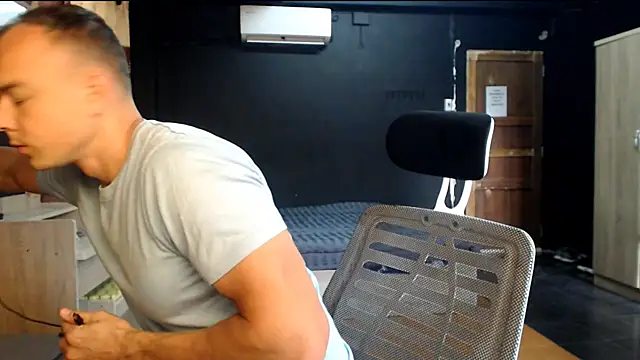 Snapshot of heilgarbest chatting on 03-26-26, 07:36 heilgarbest online show from 03-26-26, 07:36