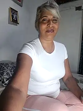 Goodgirlsue 77 online show from 07-18-26, 08:07