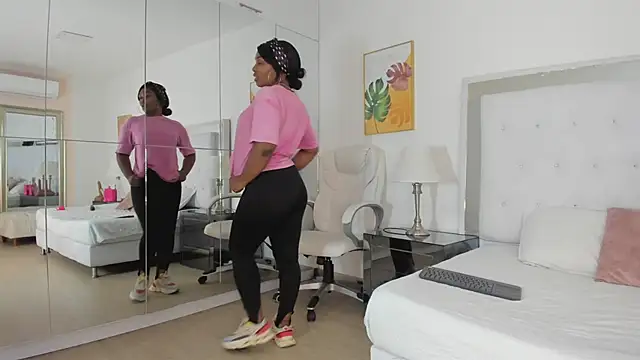 Isla Scott online show from 04-24-26, 11:34