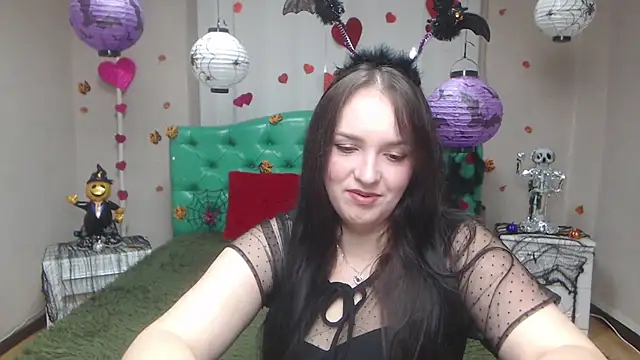 IsabelBlackberry online show from 10-31-25, 06:14