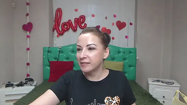 Snapshot of ElizabethSho chatting on 05-31-26, 05:20 ElizabethSho online show from 05-31-26, 05:20