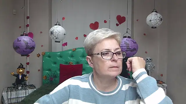 EmiliaGree online show from 10-27-25, 06:01