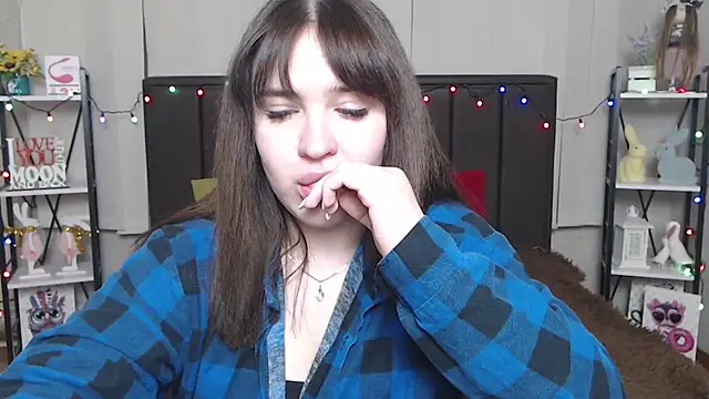 Snapshot of LauraHlot chatting on 02-10-25, 09:47 LauraHlot online show from 02-10-25, 09:47