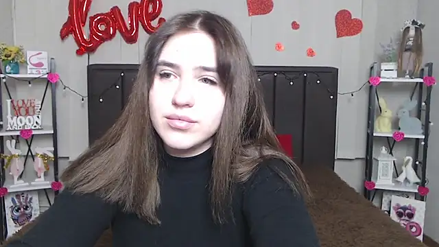 Snapshot of LauraHlot chatting on 02-15-25, 09:48 LauraHlot online show from 02-15-25, 09:48
