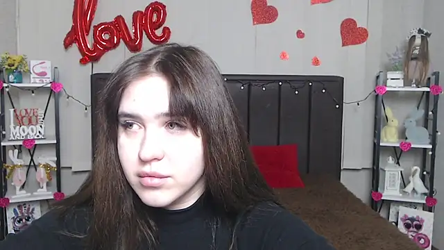 Snapshot of LauraHlot chatting on 02-16-25, 12:52 LauraHlot online show from 02-16-25, 12:52