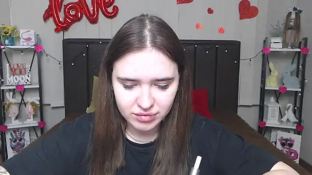 Snapshot of LauraHlot chatting on 02-18-25, 12:59 LauraHlot online show from 02-18-25, 12:59