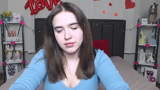 Snapshot of LauraHlot chatting on 02-27-25, 04:09 LauraHlot online show from 02-27-25, 04:09