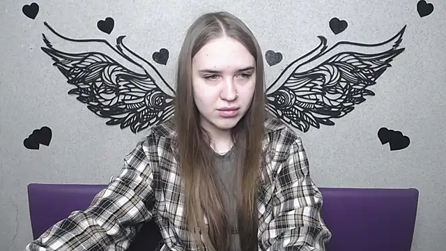 LauraHlot online show from 04-22-26, 05:43