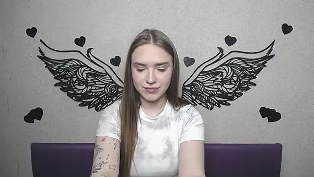 LauraHlot online show from 04-24-26, 05:48