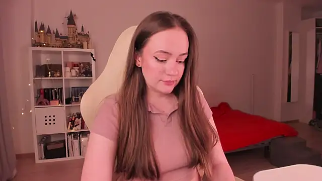 Snapshot of WalkingGirl chatting on 09-29-25, 04:01 WalkingGirl online show from 09-29-25, 04:01