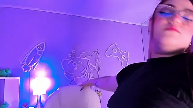 Camiila Osorio online show from 11-21-25, 03:22