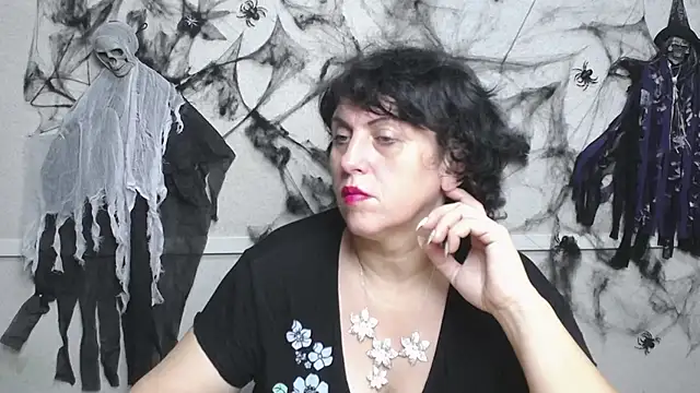 LuciaMii online show from 11-10-25, 06:12