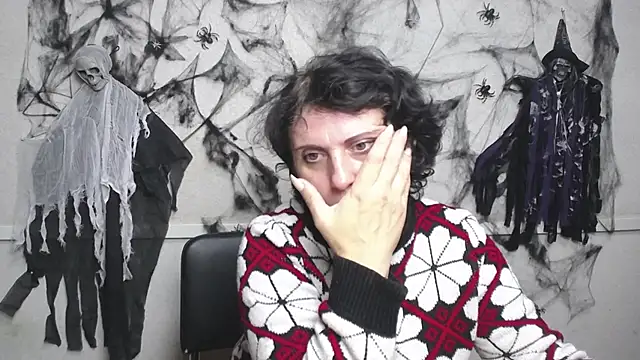 LuciaMii online show from 11-11-25, 06:02