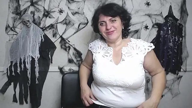 LuciaMii online show from 11-12-25, 06:14