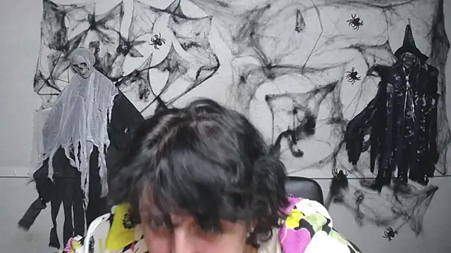 LuciaMii online show from 11-15-25, 06:15