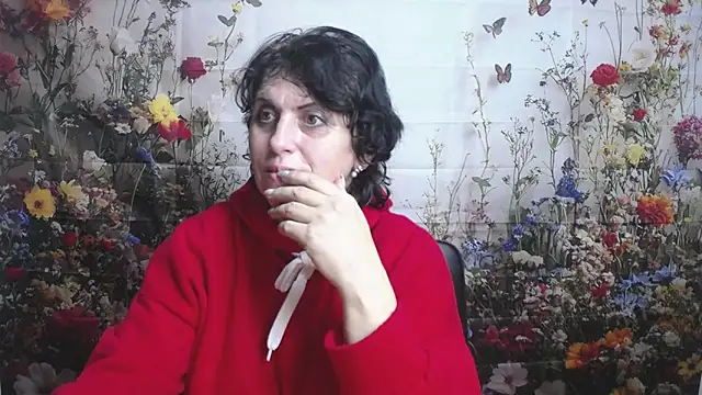 LuciaMii online show from 11-17-25, 05:52