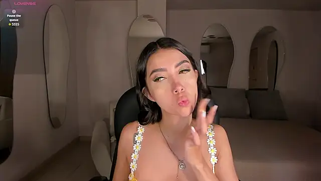 Snapshot of ValeriaVelvet chatting on 05-28-26, 11:51 ValeriaVelvet online show from 05-28-26, 11:51