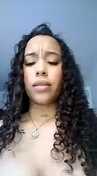 Snapshot of MarieLeon chatting on 01-18-25, 10:39 MarieLeon online show from 01-18-25, 10:39