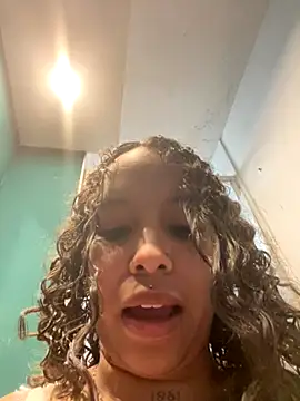 Snapshot of MarieLeon chatting on 10-05-25, 09:13 MarieLeon online show from 10-05-25, 09:13