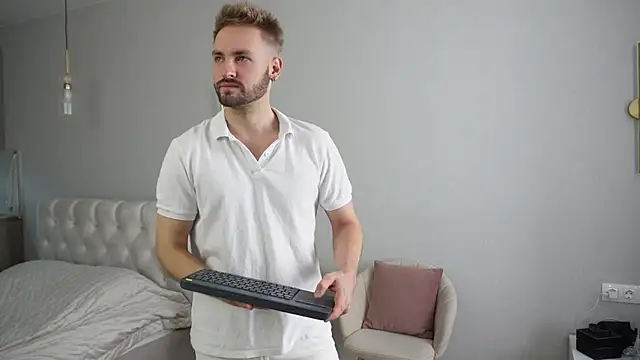 Nik Sharp online show from 04-14-26, 08:31