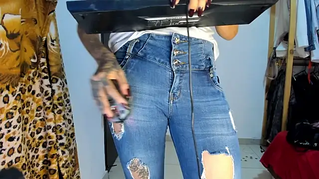 Snapshot of Charllote23 chatting on 03-18-25, 09:42 Charllote23 online show from 03-18-25, 09:42