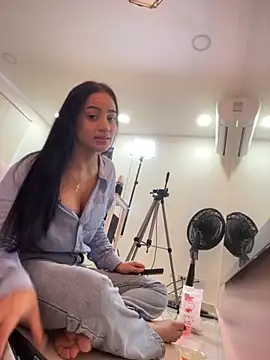 ariel jonees online show from 11-24-25, 05:12