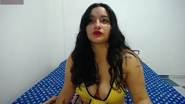 Snapshot of Laurenkenner_ chatting on 12-18-24, 06:57 Laurenkenner  online show from 12-18-24, 06:57