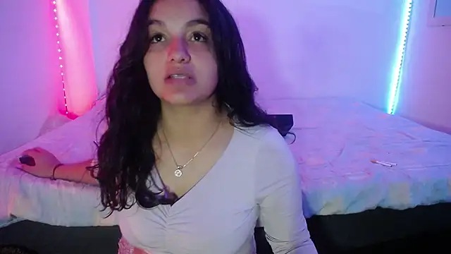 Snapshot of Laurenkenner_ chatting on 03-19-25, 06:01 Laurenkenner  online show from 03-19-25, 06:01