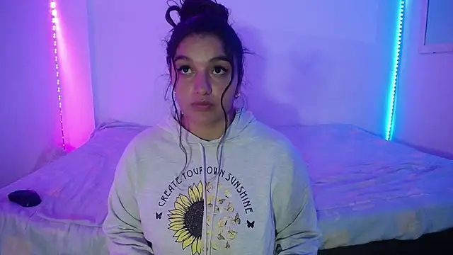 Snapshot of Laurenkenner_ chatting on 03-21-25, 06:18 Laurenkenner  online show from 03-21-25, 06:18