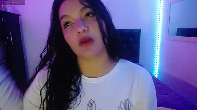 Snapshot of Laurenkenner_ chatting on 10-06-25, 07:00 Laurenkenner  online show from 10-06-25, 07:00