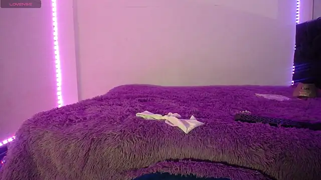 Snapshot of Laurenkenner_ chatting on 10-14-25, 06:42 Laurenkenner  online show from 10-14-25, 06:42